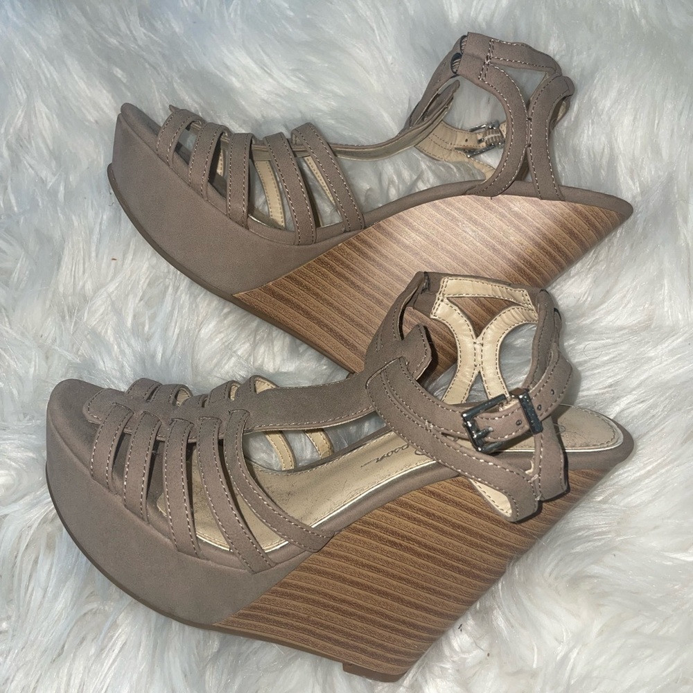 Jessica Simpson Wedge Heel. Grey. Size 7 Heels